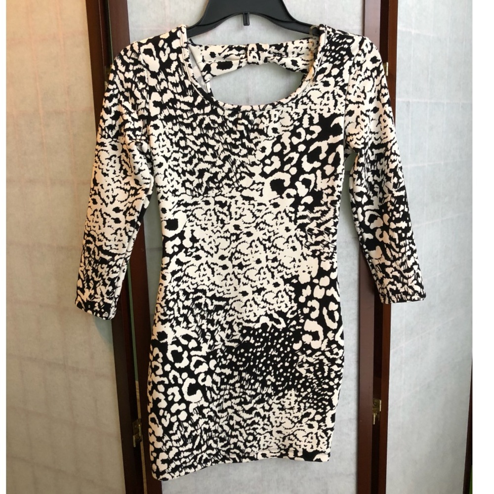 🖤FOREVER21 Gradient Black&White Bodycon Dress🖤